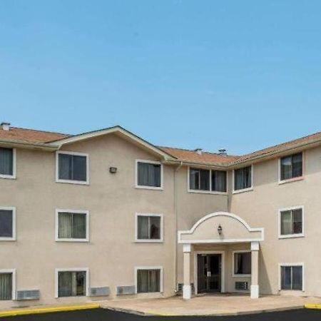 Quality Inn & Suites Earth City Exterior photo